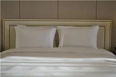 Heardboard Berlapis Kulit Hotel